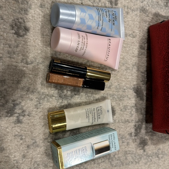 NWT Estée Lauder micro essence treatment lotion with minis and a red bag - Picture 2 of 3